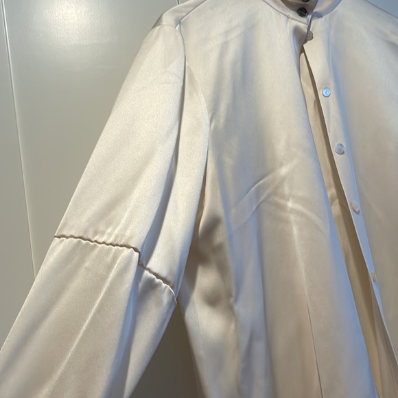 Stunning Chanel Metier D’Art 2018 silk blouse - Picture 8 of 12